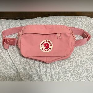Pink Kånken hip pack, I bought this during the summer and never used
